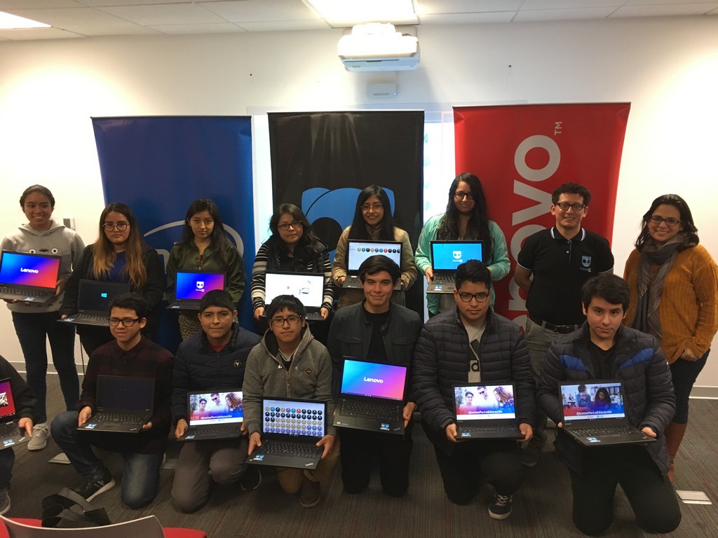 Foto de Alianza entre Lenovo y FractalUp: Hace Realidad el Primer Banco de Laptops para la Educación