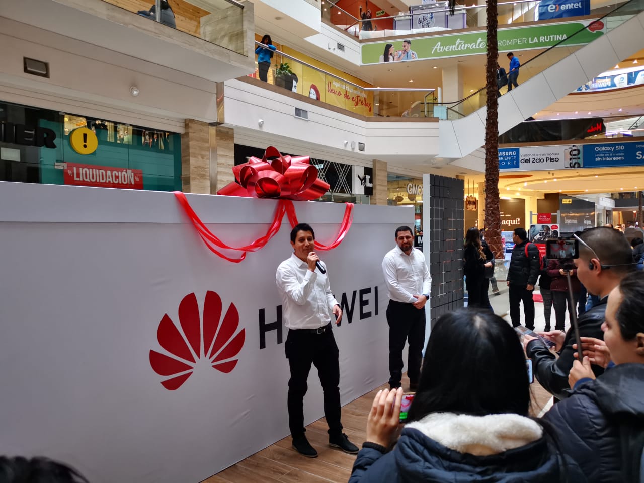 Foto de Huawei inaugura nuevo punto de servicio y venta en Santa Anita
