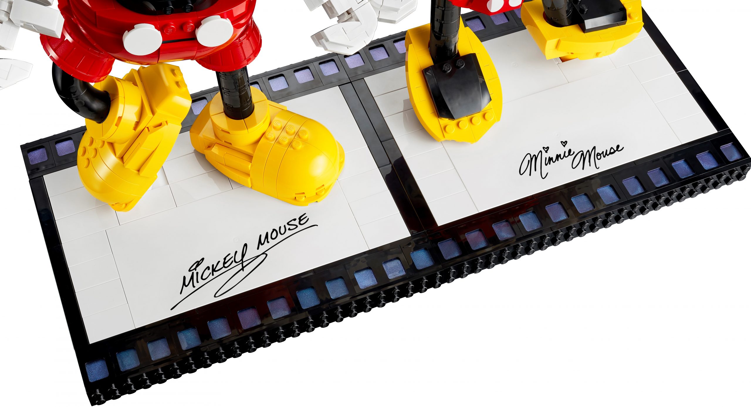 Foto de Mickey y Minnie Mouse llegan a LEGO con una hermosa figura