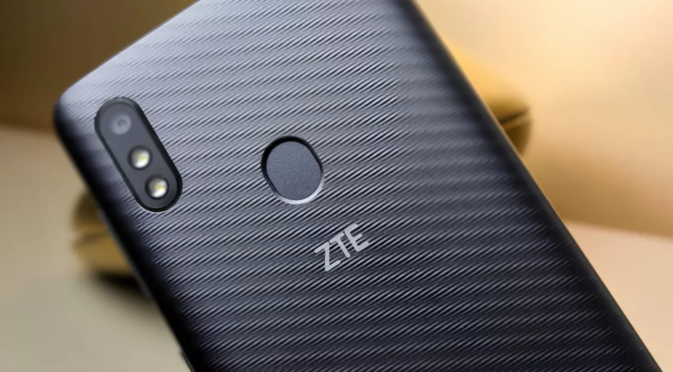 Foto de ZTE presentará el primer smartphone con cámara integrada en la pantalla