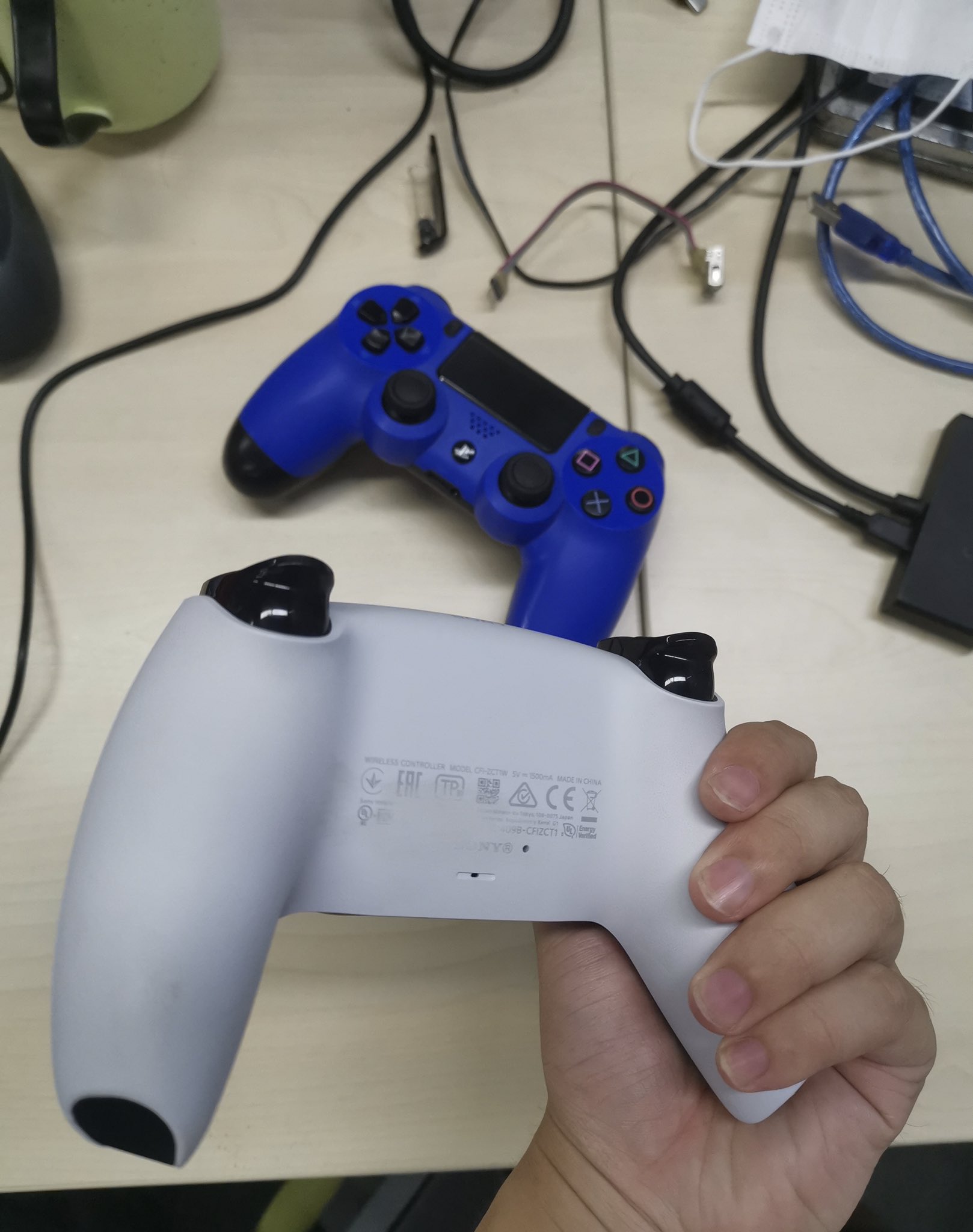 Fotos de La Batería del Dual Sense Será de Mayor Capacidad, que la del Dual Shock 4
