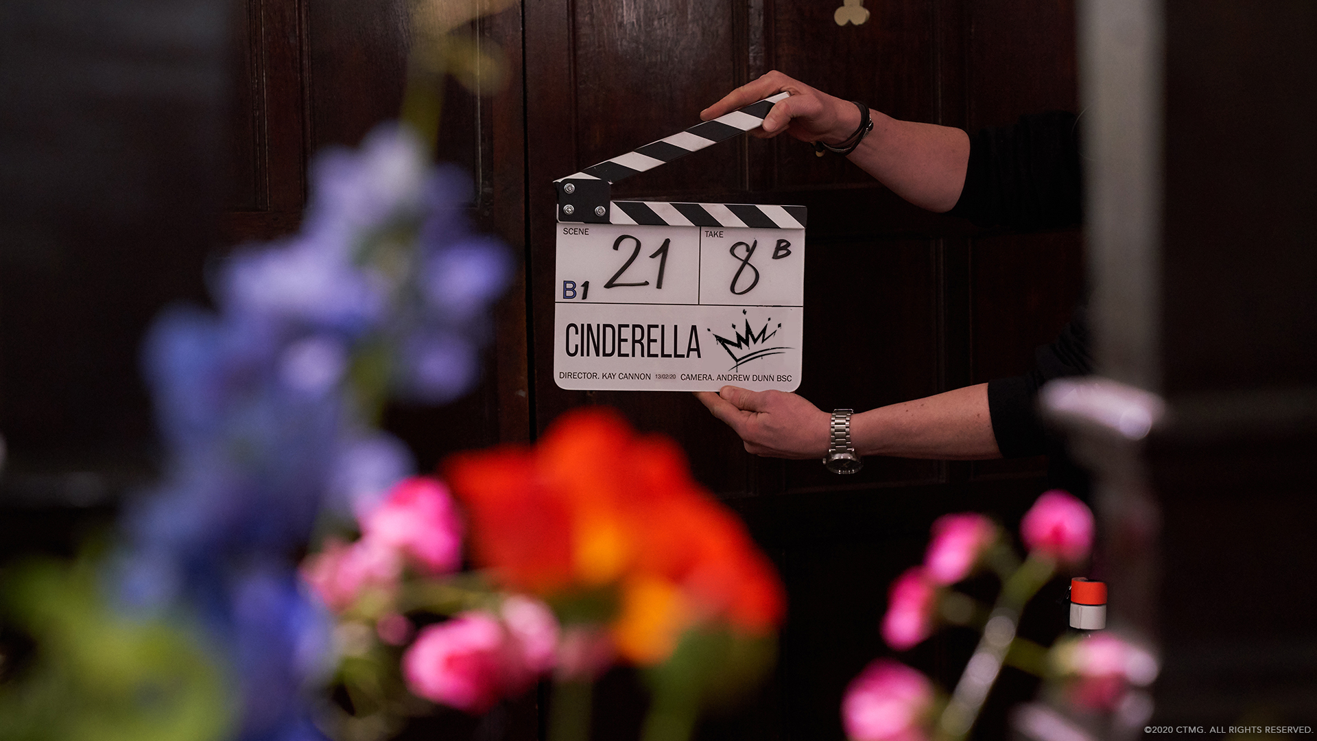 Foto de Sony Pictures presenta el logo y primera foto oficial de “Cinderella” con Camila Cabello