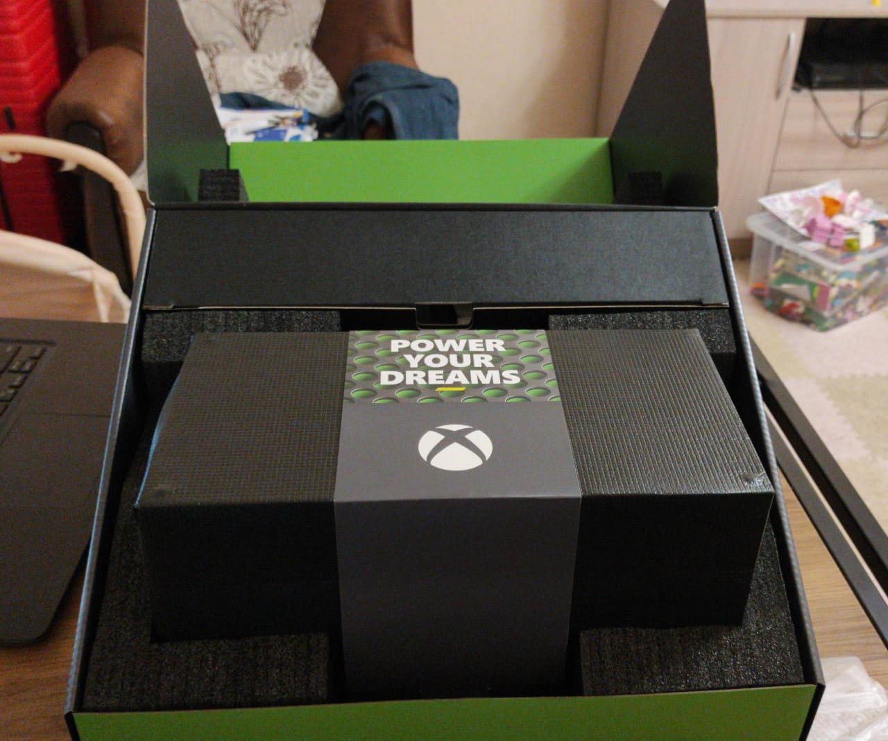 Foto de Primer Vistazo y Unboxing a la consola Xbox Series X