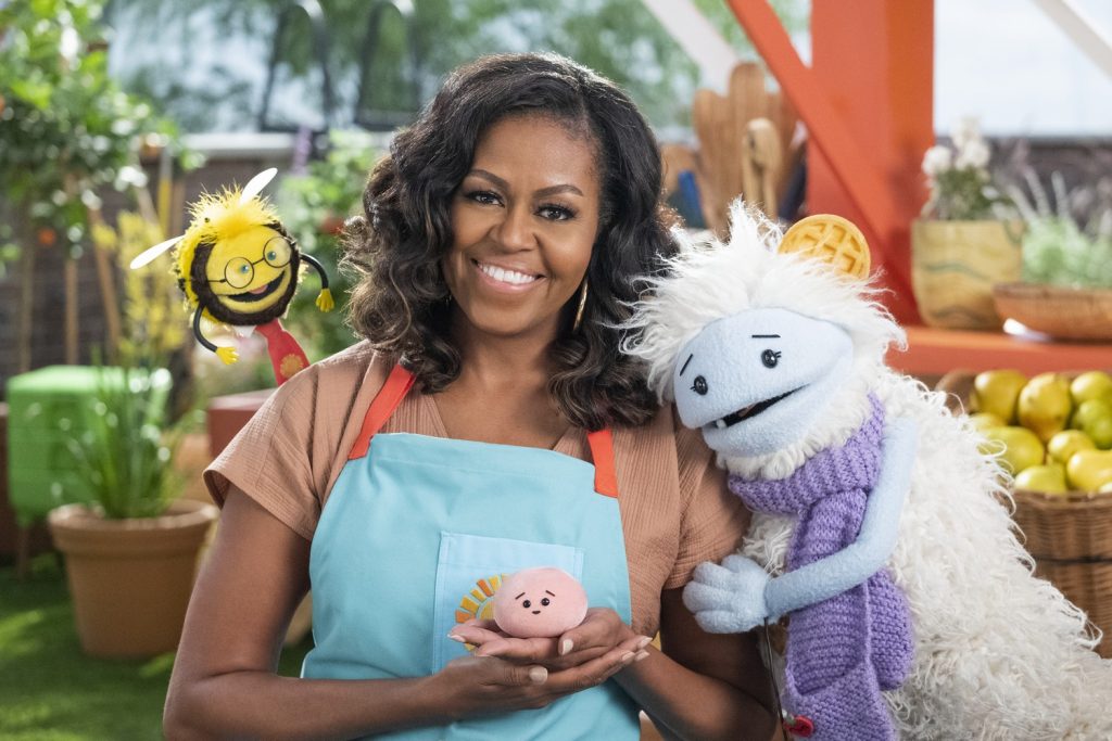 Foto de Netflix: Póster de WAFFLES Y MOCHI, serie culinaria para la familia con Michelle Obama