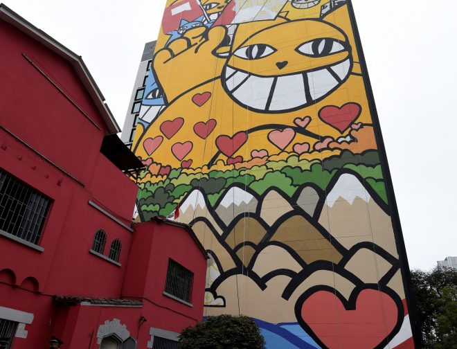 Fotos de La huella de Monsieur Chat, el mural de la amistad por el Bicentenario del Perú