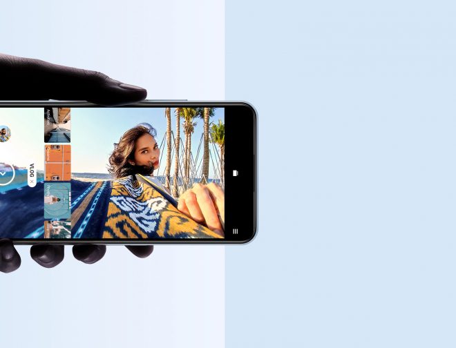 Fotos de Xiaomi 11 Lite 5GNE: la importancia de tener un smartphone súper ligero que cabe en la palma de tu mano