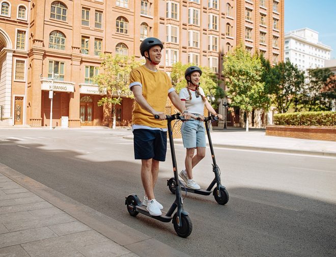 Fotos de 3 avenidas principales que puedes recorrer en scooter eléctrico