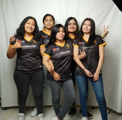 Fotos de Supremacy Gaming presenta a su equipo femenino de CS:GO