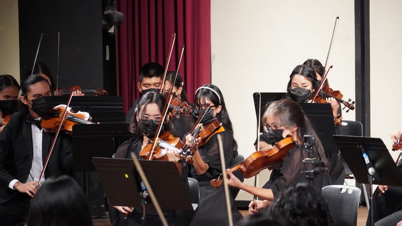 Foto de Celebra el mes patrio escuchando a los jovenes de Sinfonia por el Perú