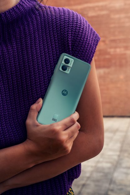 Foto de Motorola y Pantone anuncian una asociación de varios años que combina el poder de la tecnología, el color y el diseño