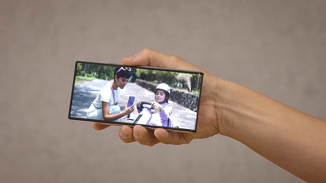 Foto de Motorola presentó el concepto de smartphone rollable durante Lenovo Tech World 22