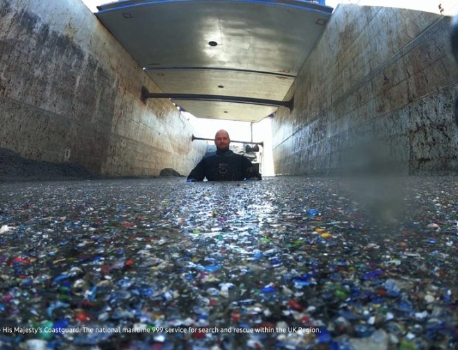 Fotos de [Voices of Galaxy] Conoce al hombre que convierte los desechos plásticos que se destinarían al océano en algo positivo con macetas