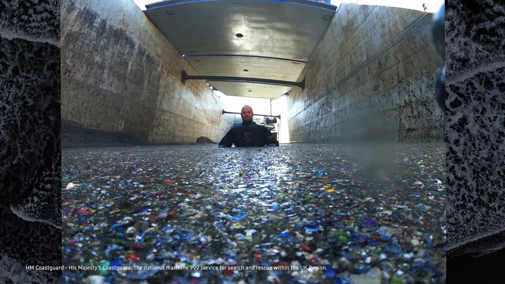 Foto de [Voices of Galaxy] Conoce al hombre que convierte los desechos plásticos que se destinarían al océano en algo positivo con macetas