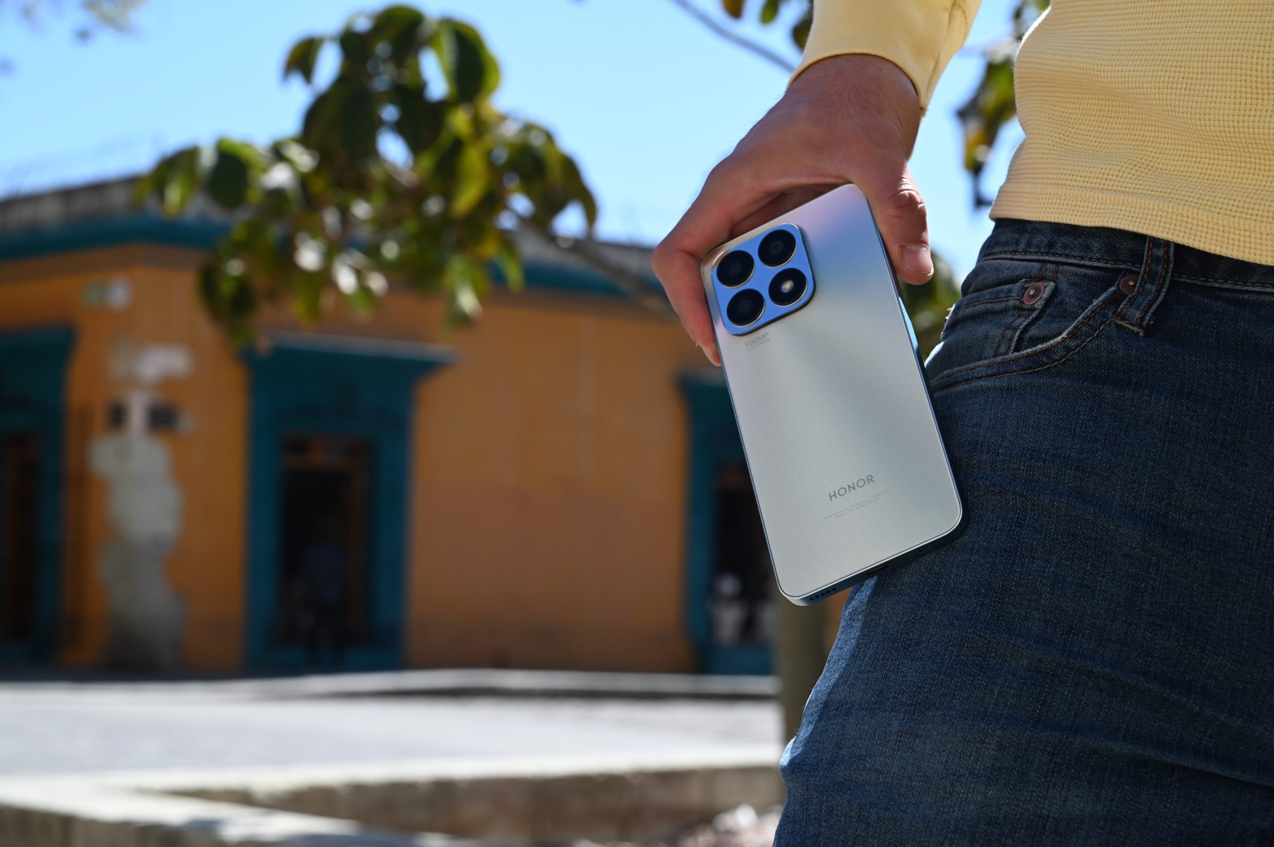 Foto de HONOR X8a, un smartphone llamativo para un día cargado de tareas y actividades