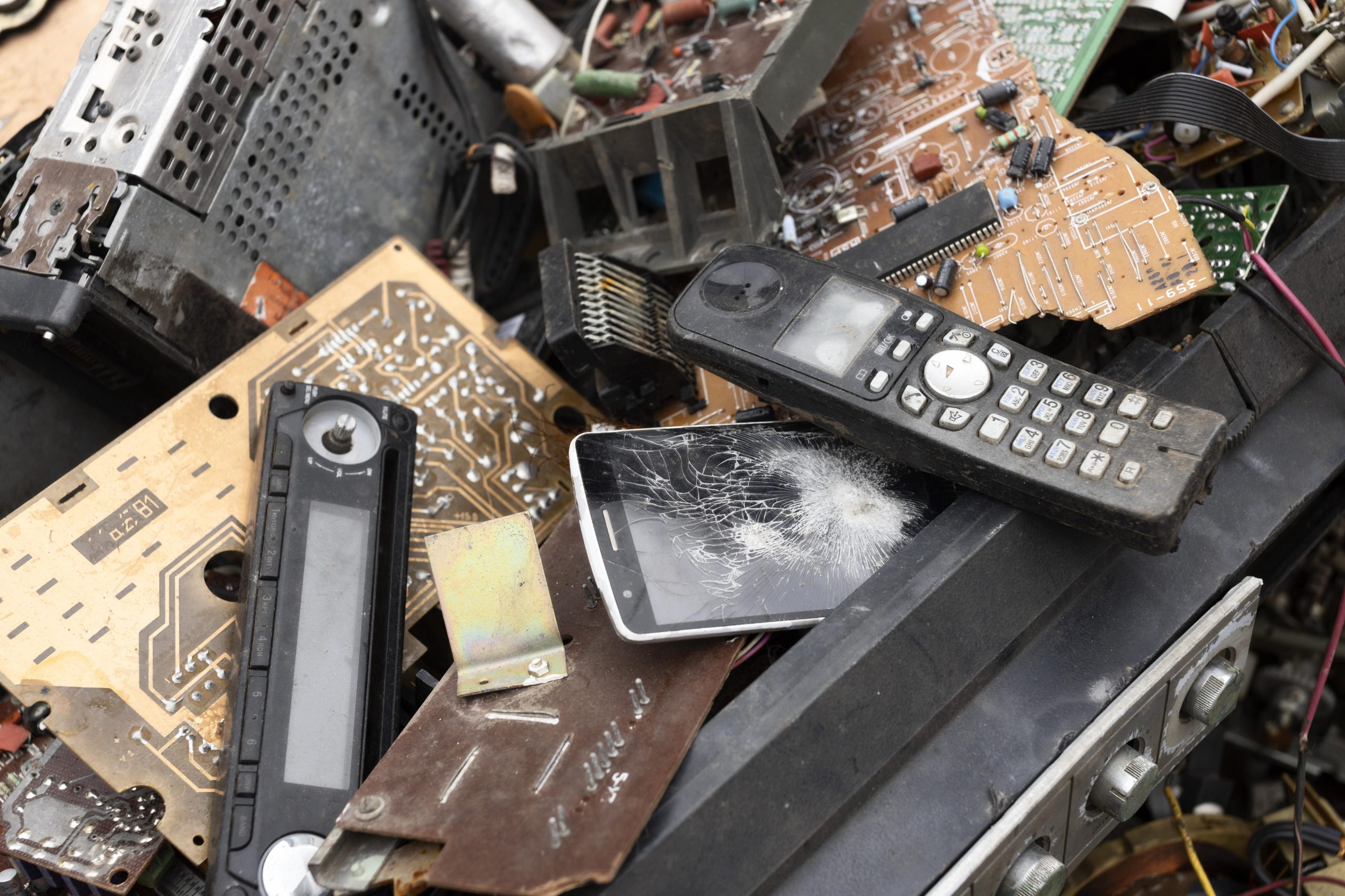 Foto de Día Mundial del Reciclaje: ¿A dónde va la basura electrónica cuando se recicla de manera adecuada?