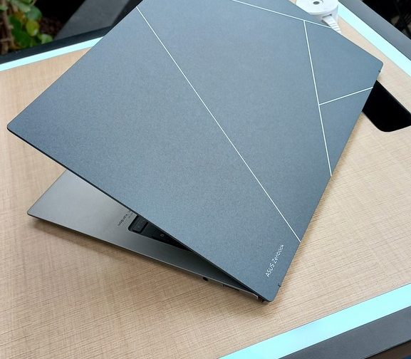 Fotos de ASUS lanza en Perú la nueva laptop ASUS Zenbook S 13 OLED
