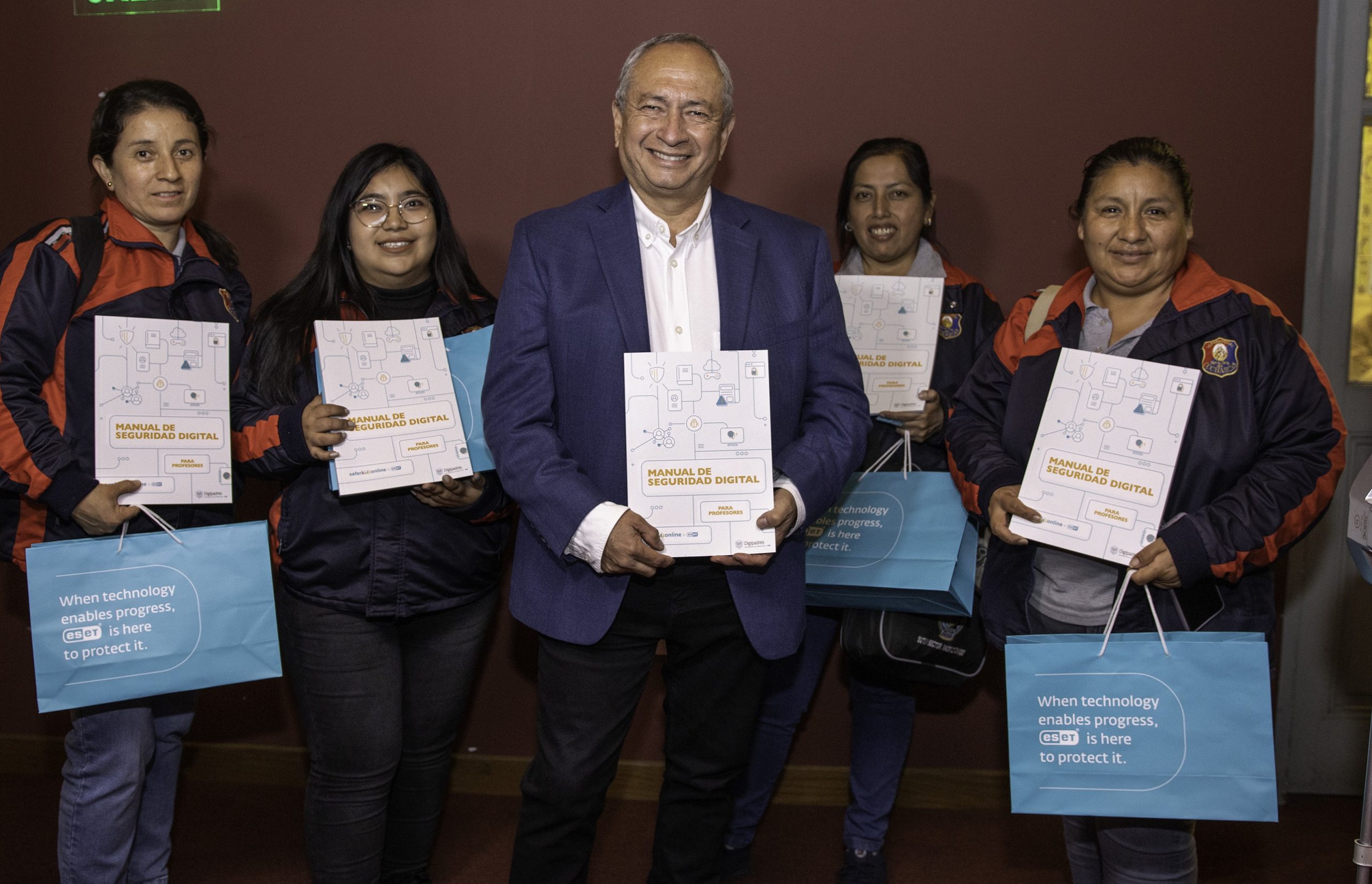 Foto de ESET Perú y la Municipalidad de Lima se unen para capacitar a docentes en seguridad digital