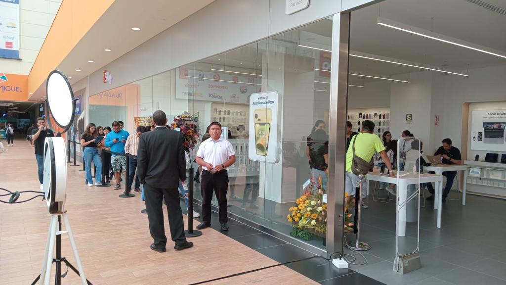 Foto de Cómo iShop inauguró la primera tienda Apple Premium Partner de Perú en Plaza San Miguel de la mano de Bombai Perú