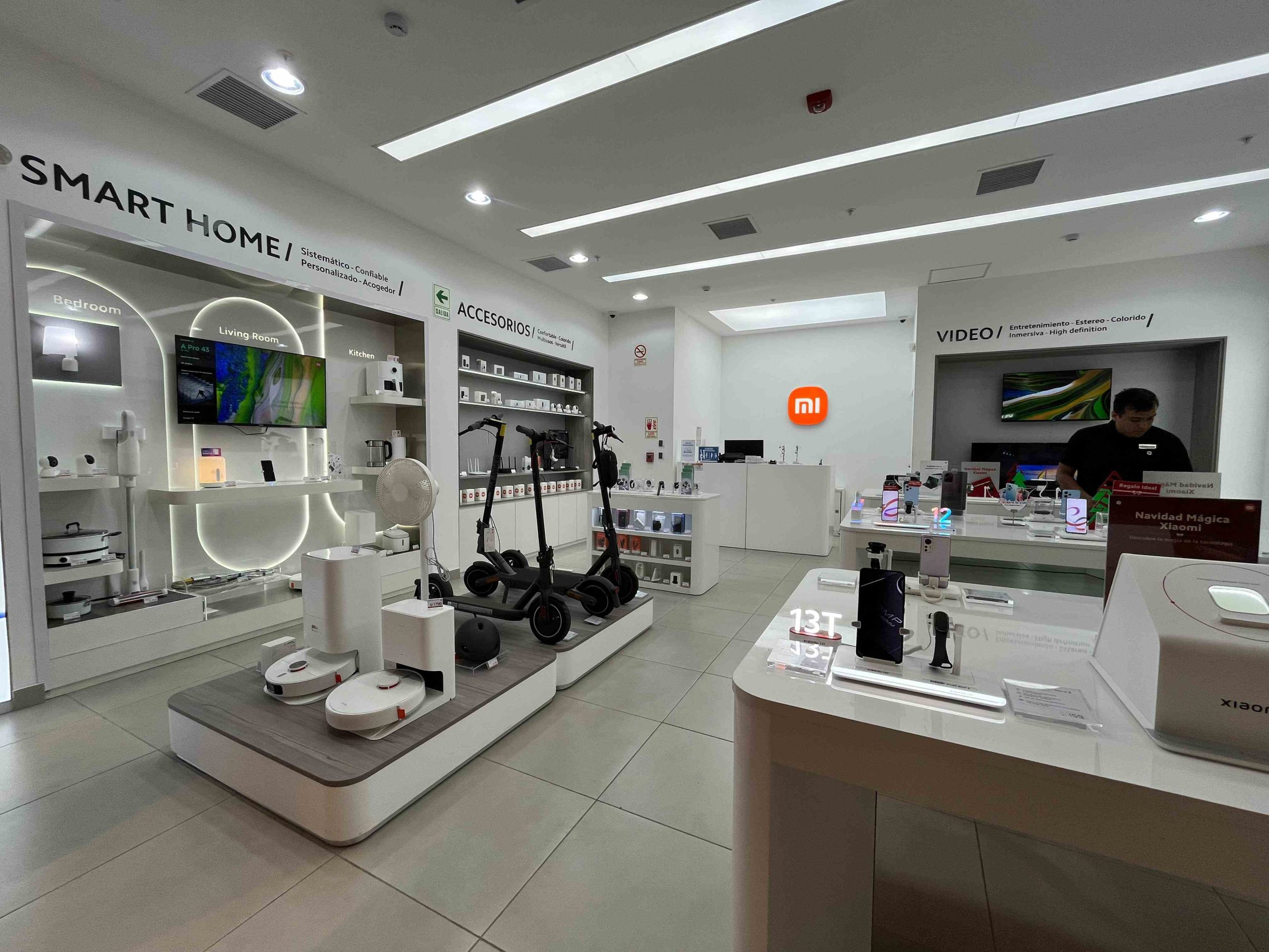 Foto de Xiaomi abre su nueva tienda en el centro comercial Jockey Plaza