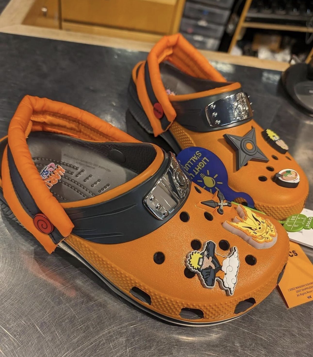 Foto de Vistazo a las nuevas Crocs de Naruto Shippuden y Sponge Bob de Patricio Estrella