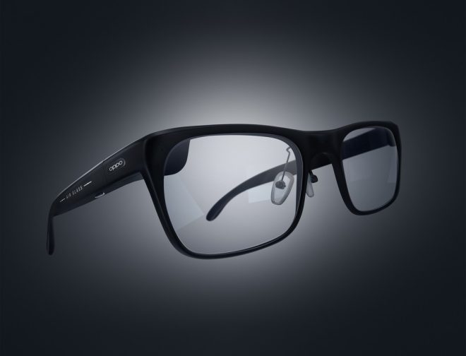 Fotos de OPPO revela los nuevos Air Glass 3 en el MWC 2024, mostrando sus innovaciones en la era de la IA