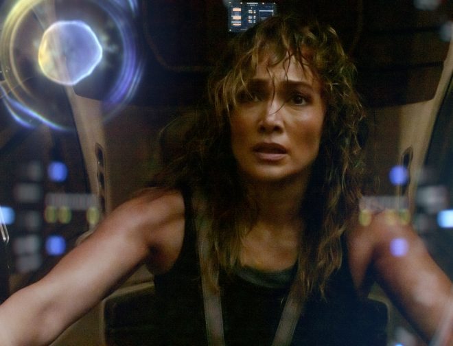 Fotos de Netflix lanza el avance de ATLAS, películas de ciencia ficción con Jennifer Lopez