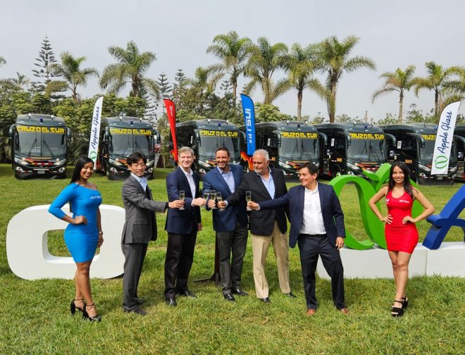 Fotos de HINO Perú, Mitsui Automotriz y Apple Bus hicieron la entrega de buses a Cruz del Sur