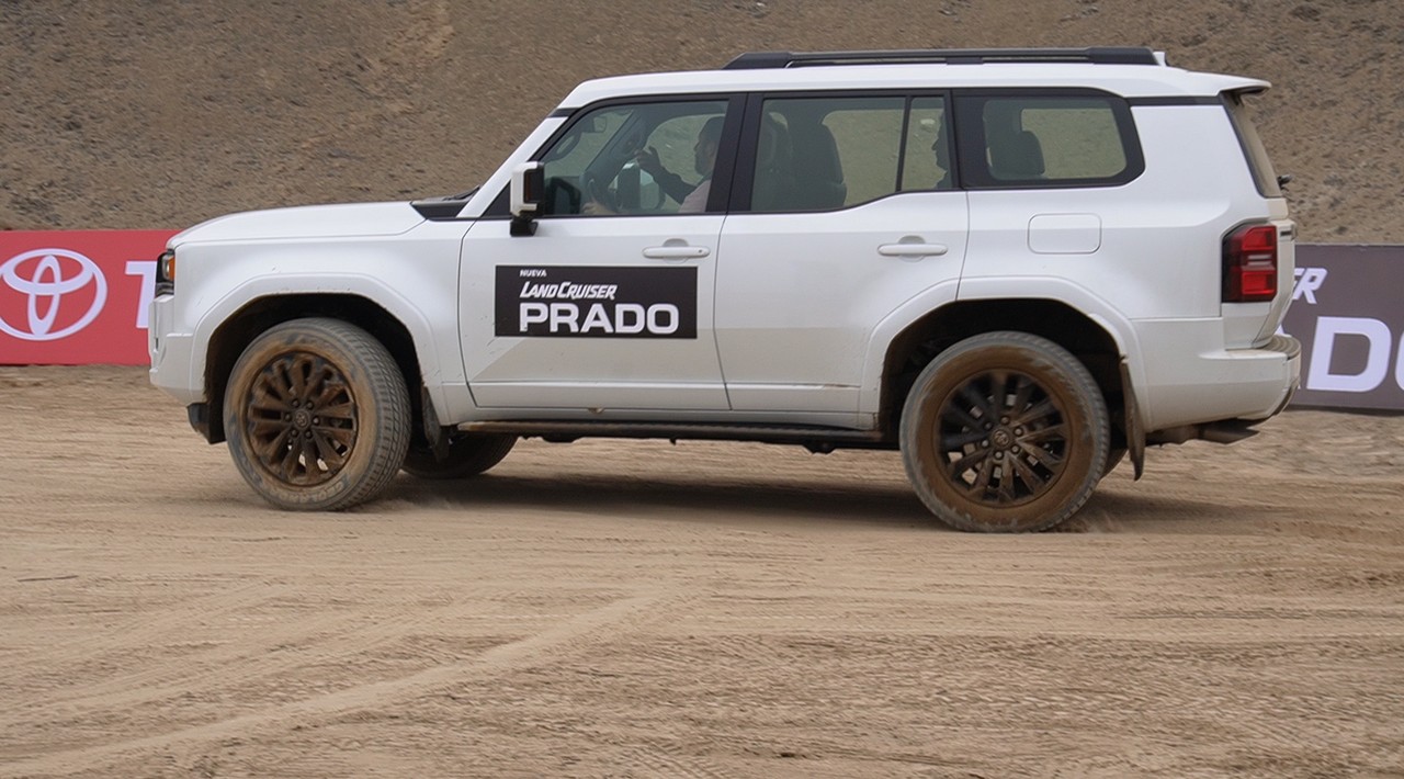 Foto de Toyota lanzó la nueva Land Cruiser Prado 2024, acá conocé más de esta robusta camioneta