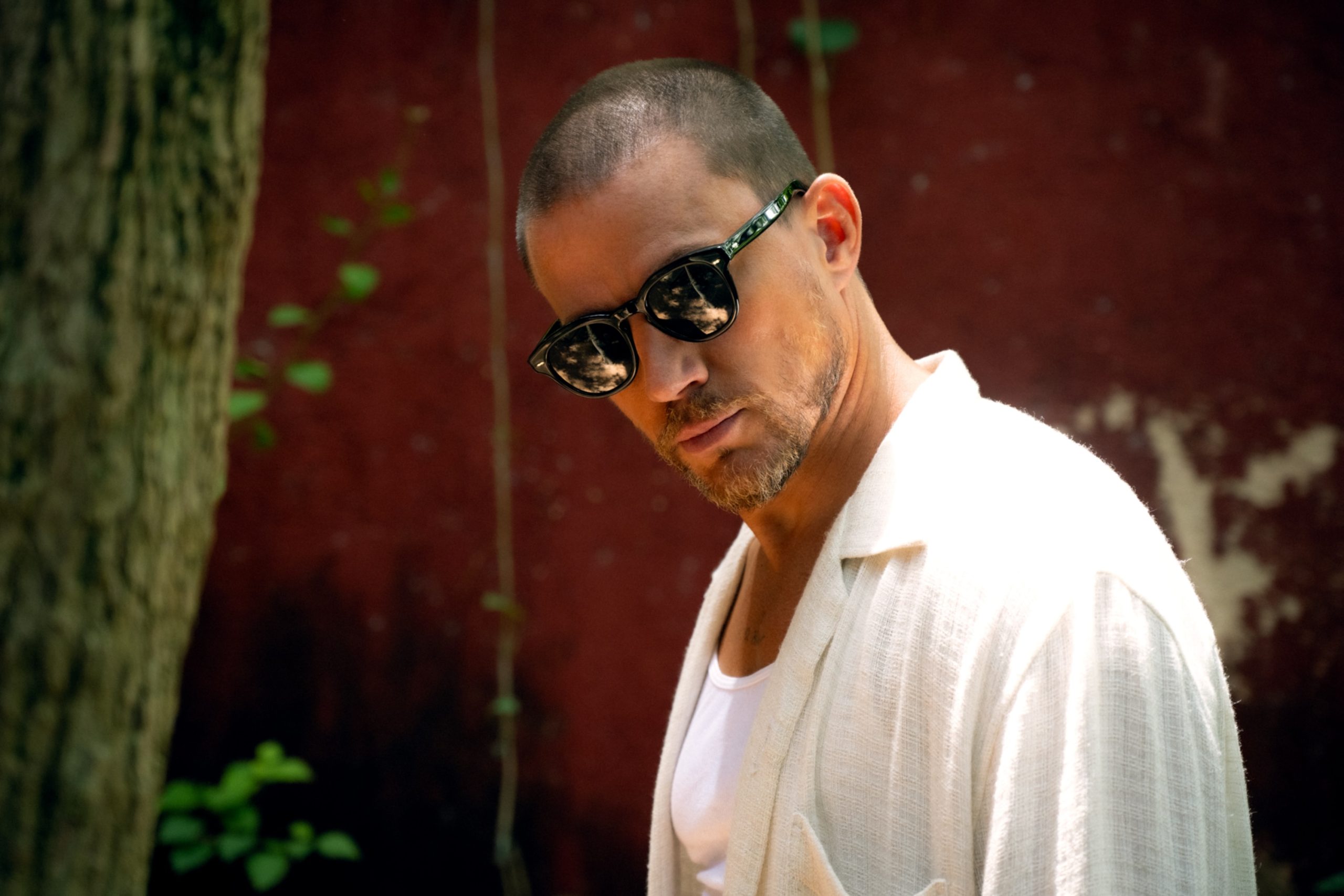 Foto de Nuevo tráiler de Parpadea Dos Veces, dirigida por Zoë Kravitz y protagonizada por Naomi Ackie y Channing Tatum