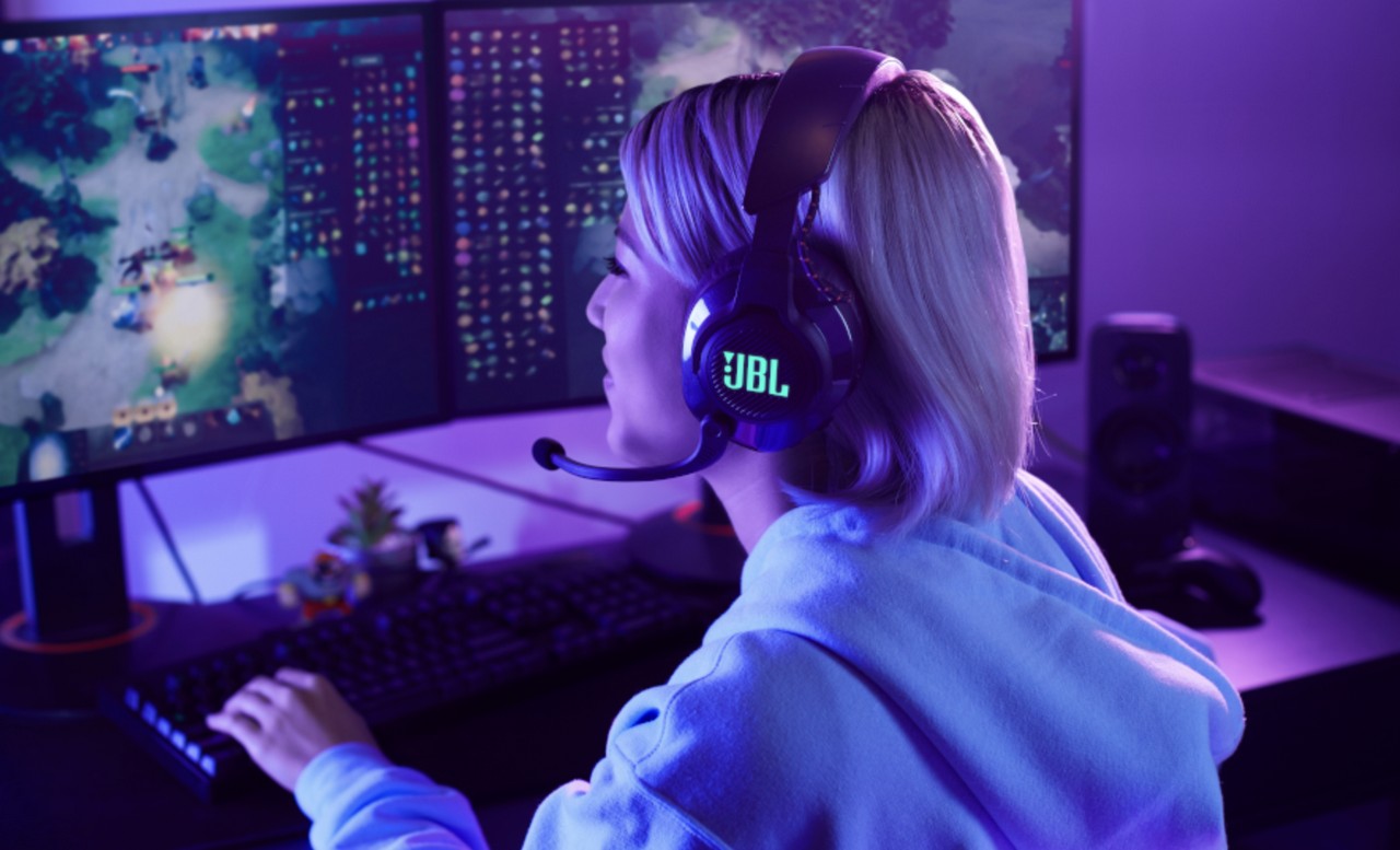 Foto de Día del Gamer: Eleva tu nivel de juego con los auriculares JBL Quantum