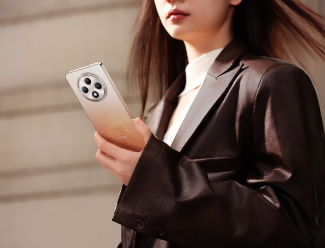 Fotos de Resumen de llamadas inteligente: la función de IA del OPPO Reno12 F que sorprenderá a tu jefe