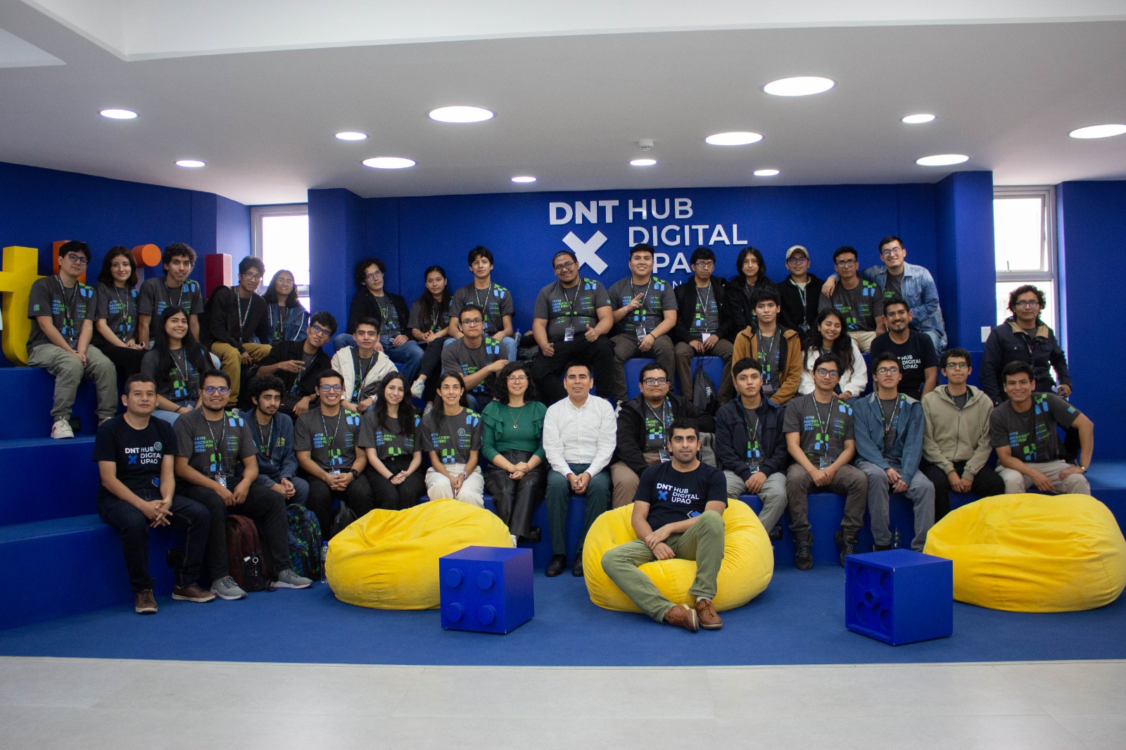 Foto de APEC 2024: Jóvenes ganadores de AYNI Hackathon APEC PERÚ generaron soluciones tecnológicas con proyectos innovadores