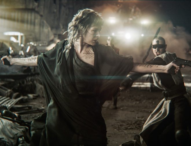 Fotos de Tierras Perdidas, la nueva y espectacular película de Milla Jovovich y Dave Bautista