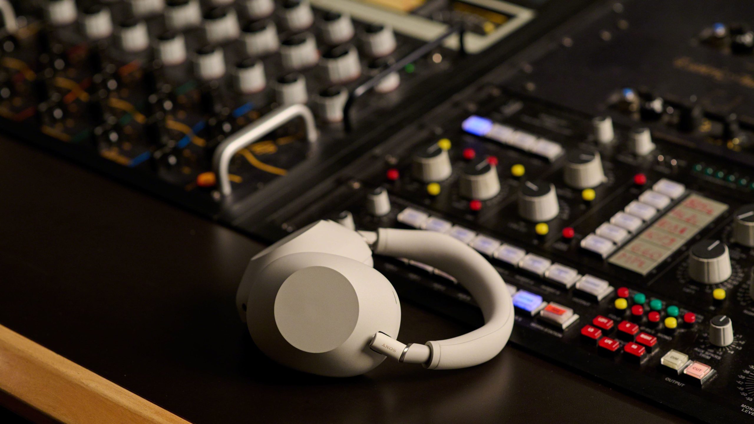 Foto de Sony lanza sus audífonos inalámbricos con cancelación de ruido WH-1000XM6