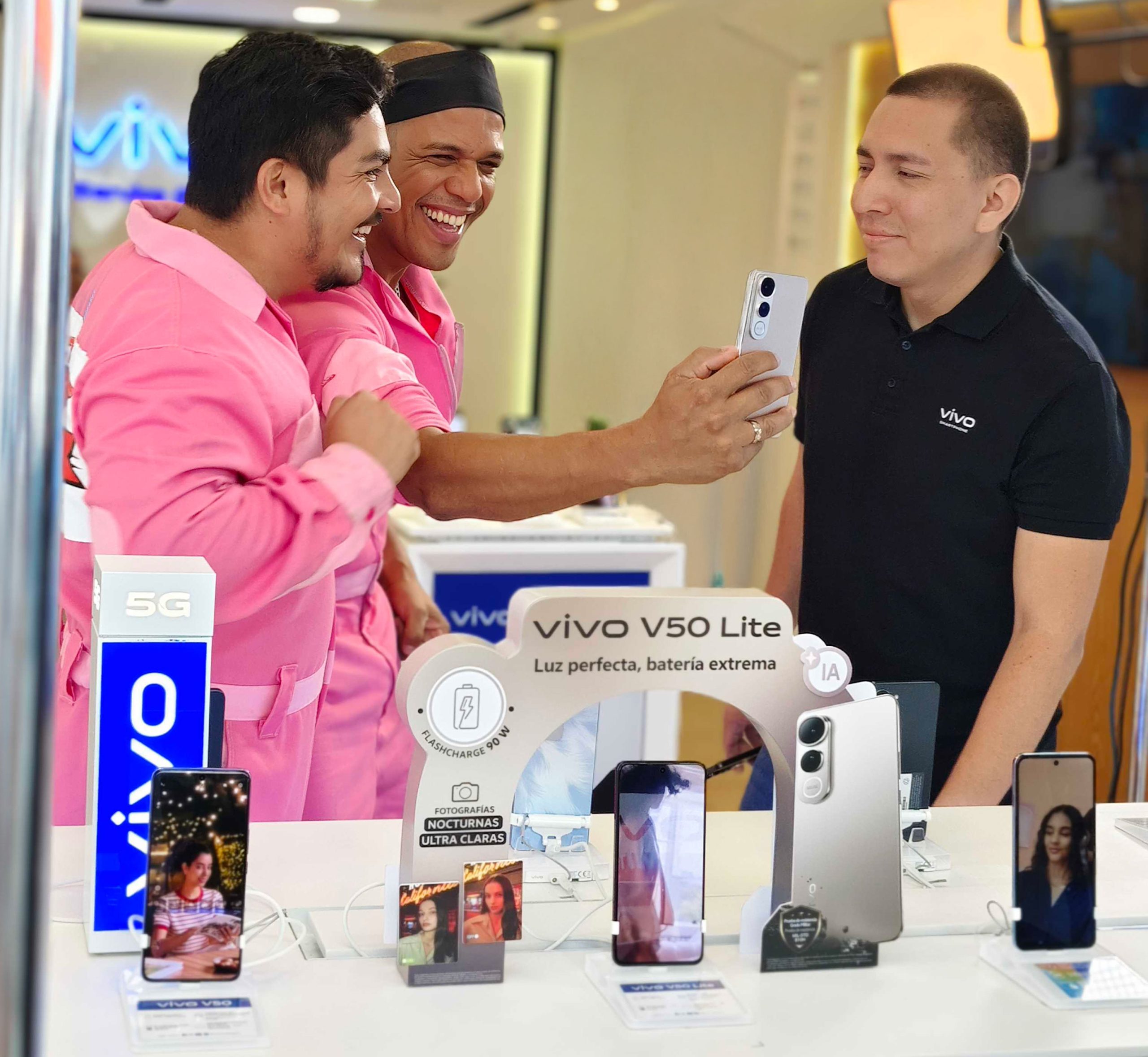 Foto de vivo V50 Lite llega a Perú para brillar, durar y verse increíble