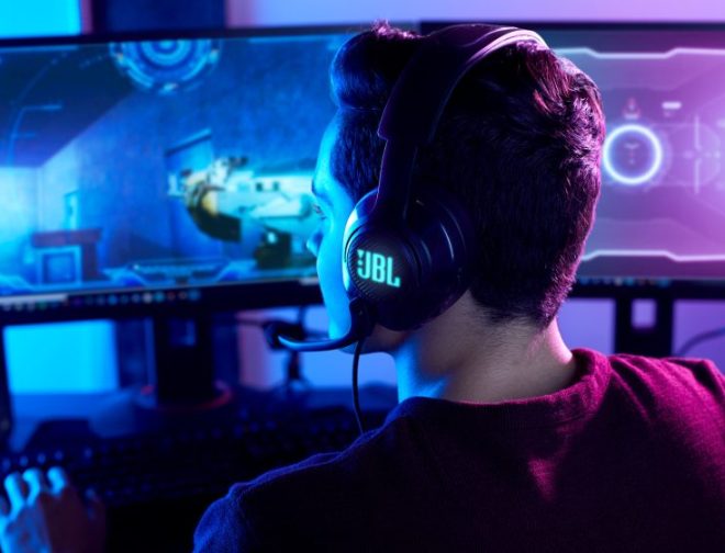 Fotos de Día del Gamer: El audio como ventaja competitiva en los videojuegos