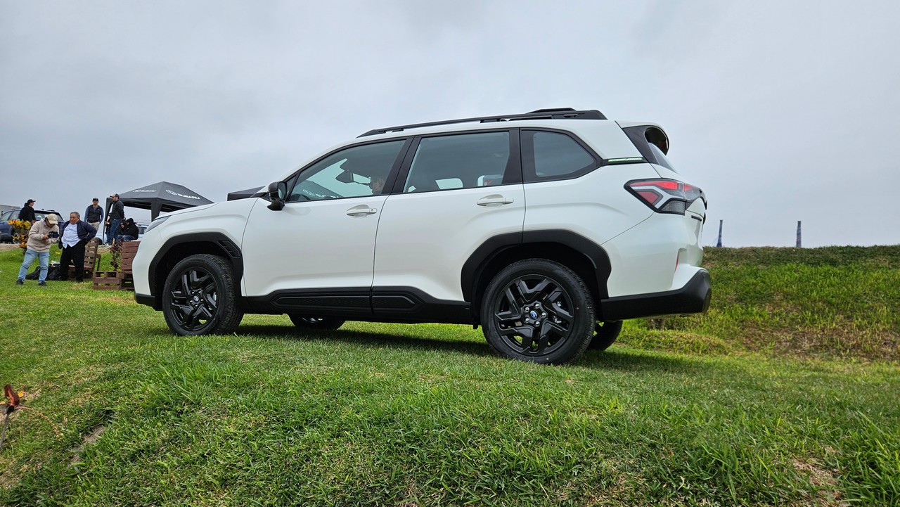 Foto de Subaru Forester 2026, ideal para aquellos que buscan explorar el Perú