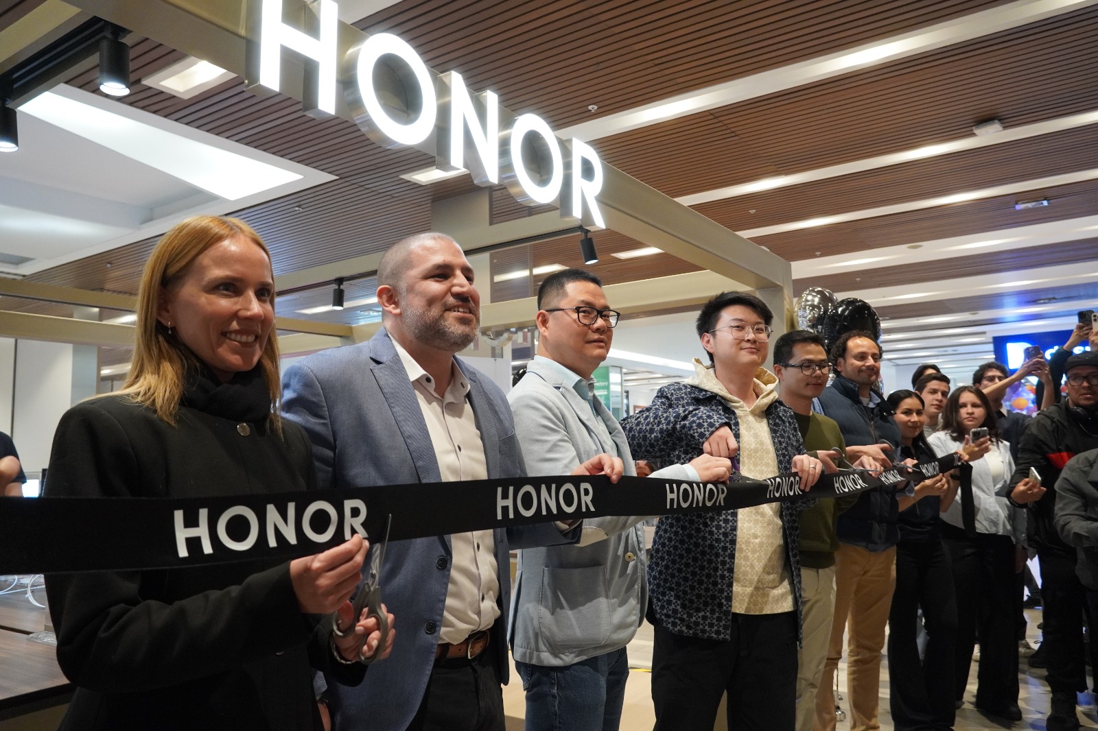 Foto de HONOR llegó a Jockey Plaza: ya son 14 los puntos de atención en Perú