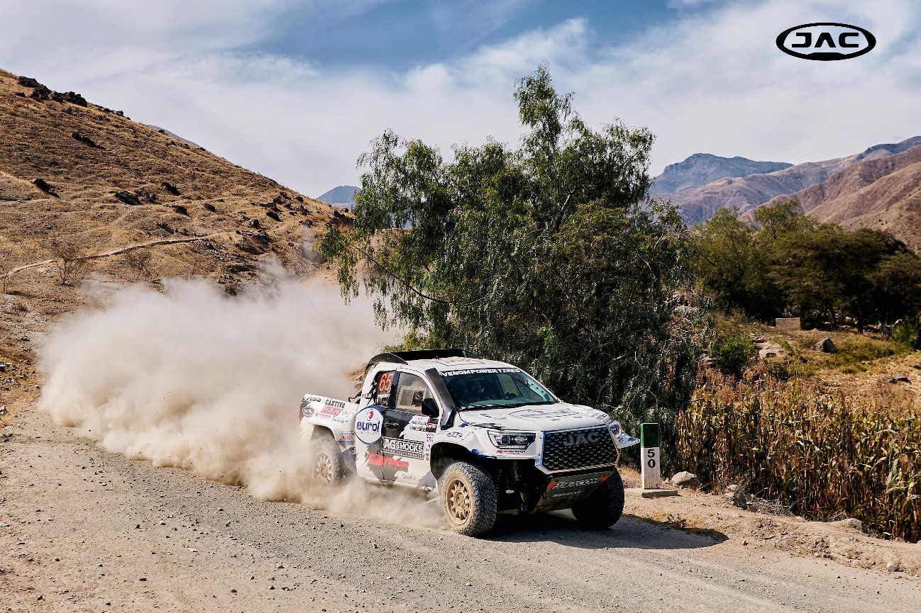 Foto de Ashley García se consagra campeón con la JAC T8 Pro en la categoría T1 en el Rally ACP