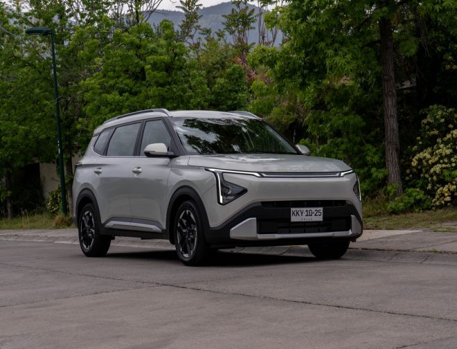 Fotos de New Carens 2027: La nueva SUV de Kia de tres filas orientada a familias