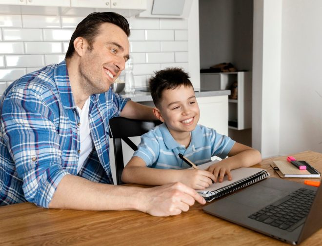 Fotos de ¿Qué necesitas en casa para estudiar online sin interrupciones?