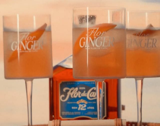 Foto de Tres cócteles refrescantes con Flor de Caña para despedir la temporada de sol