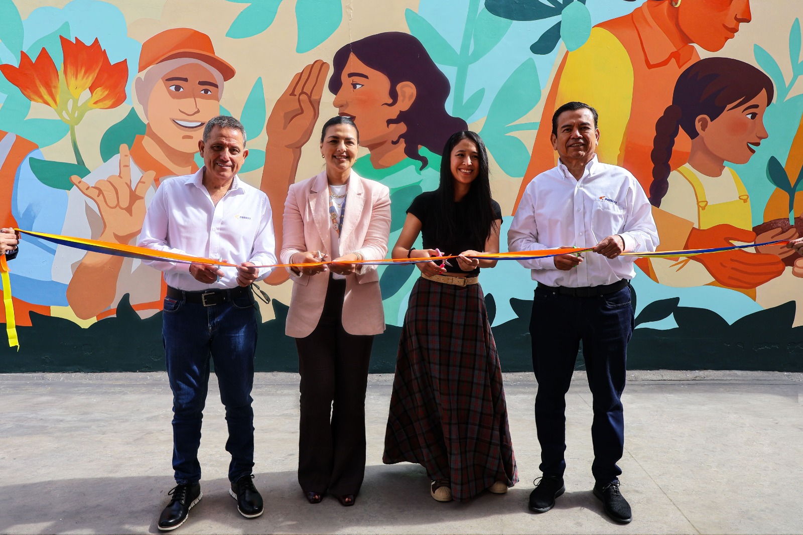 Foto de Primax inaugura mural que limpia el aire y promueve la inclusión en Lima