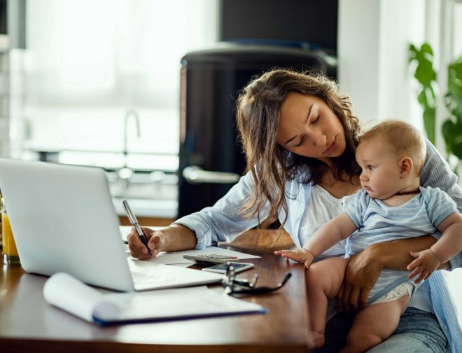 Foto de Trabajo y maternidad: ¿cómo encontrar empleos flexibles que se ajusten a la vida familiar?