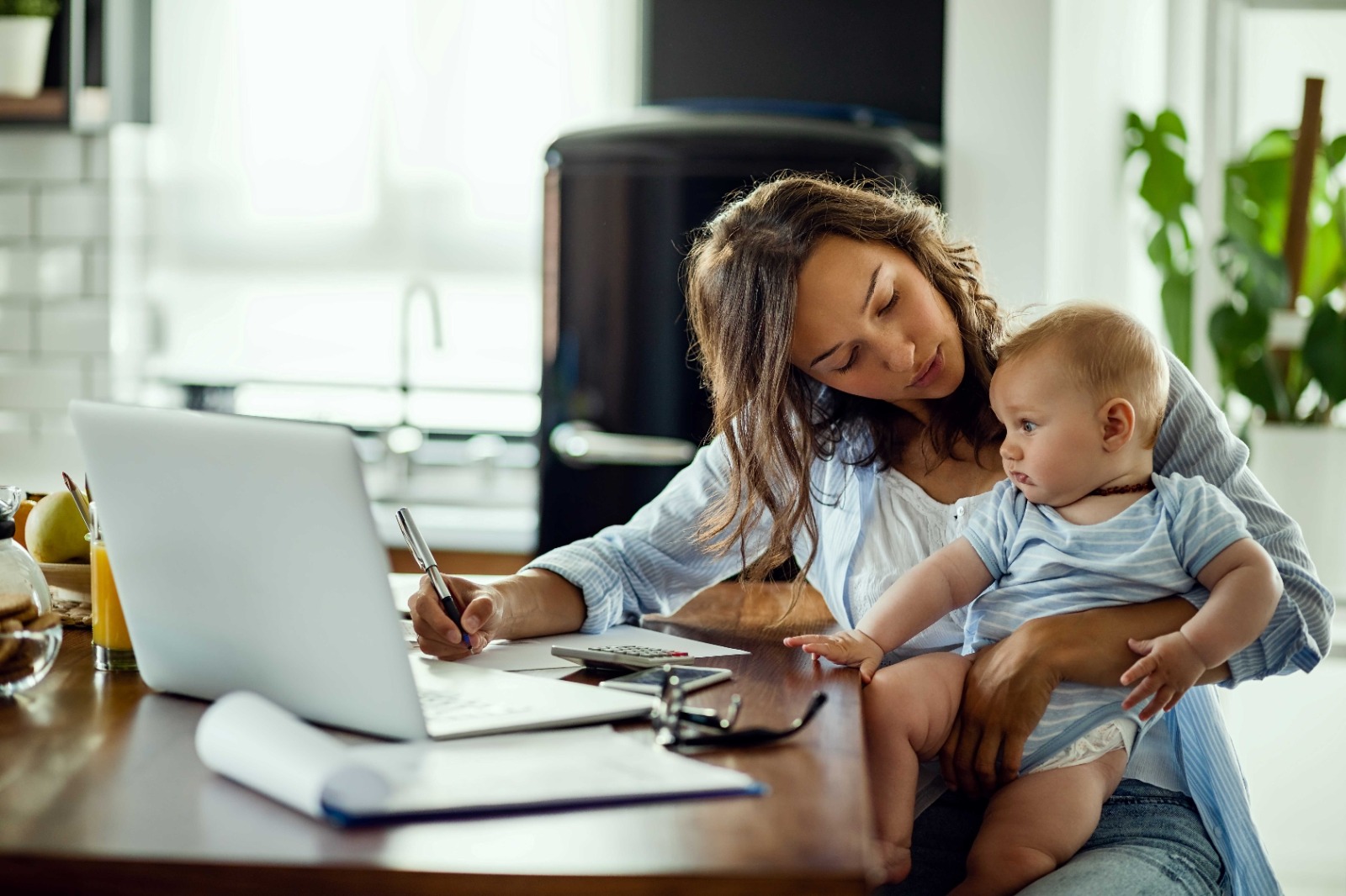 Foto de Trabajo y maternidad: ¿cómo encontrar empleos flexibles que se ajusten a la vida familiar?