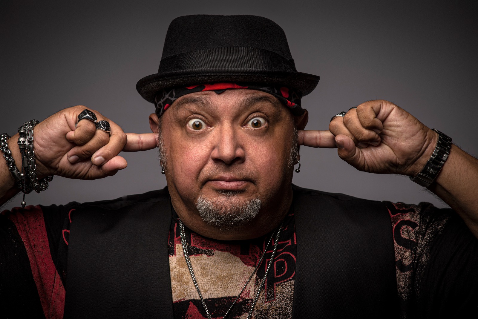 Foto de Arturo Pomar Jr.vuelve con una nueva y breve temporada de“Y es que sucede así 2: Arena Hash al desnudo”