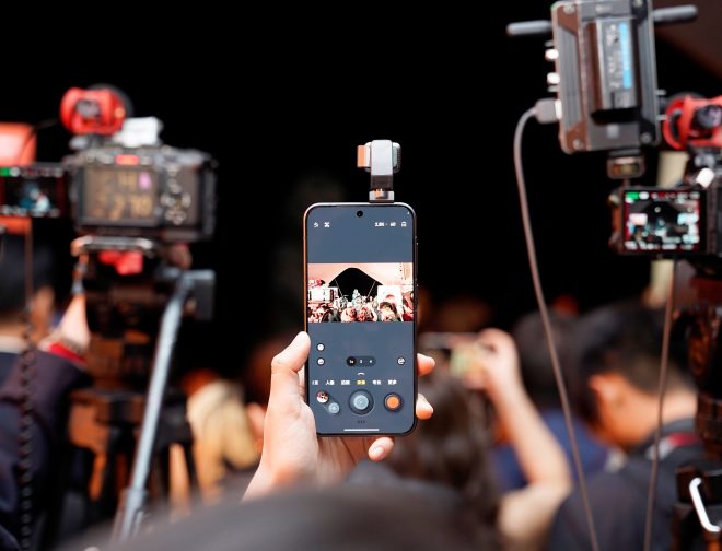 Fotos de Confirmado: HONOR Robot Phone se lanzará oficialmente en el Q3 del 2026