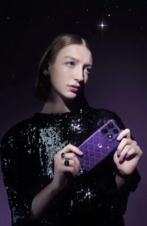 Foto de Motorola presenta la Brilliant Collection junto a Swarovski con el motorola signature y moto buds 2 plus