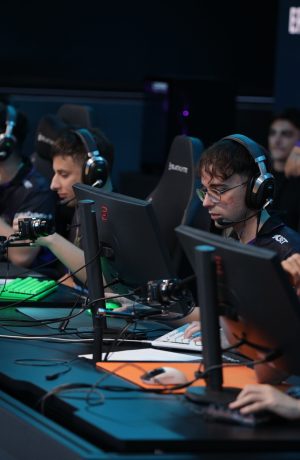 Foto de Conoce el horario y donde seguir 9z Team vs FlyQuest en el Stage 2 de la Cologne Major
