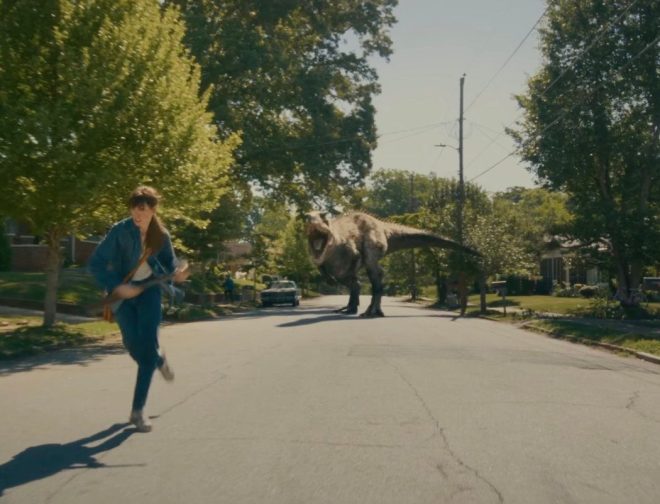 Foto de Los dinosaurios llegan en el nuevo tráiler de la película El Final de la Calle Oak